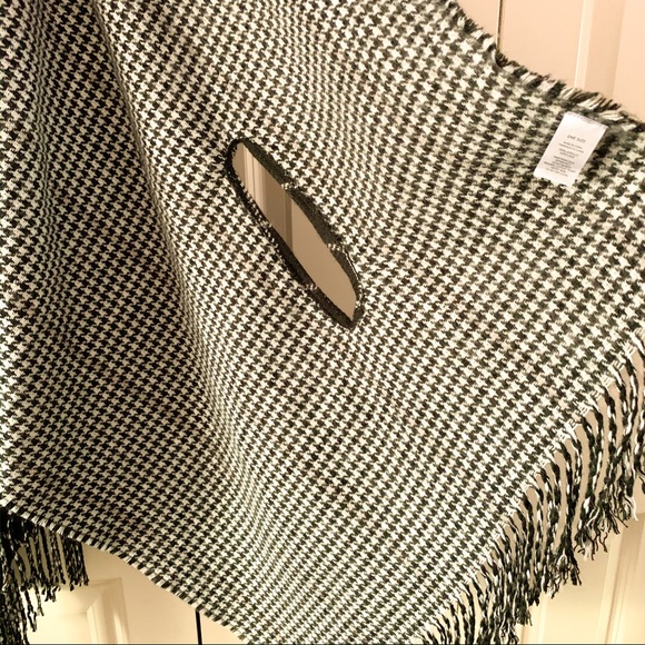 NWT Trouvé fringe poncho - Picture 5 of 5